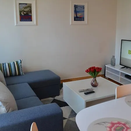 Cozy Flat In Best Location In Bergen. Tg94d شقة *